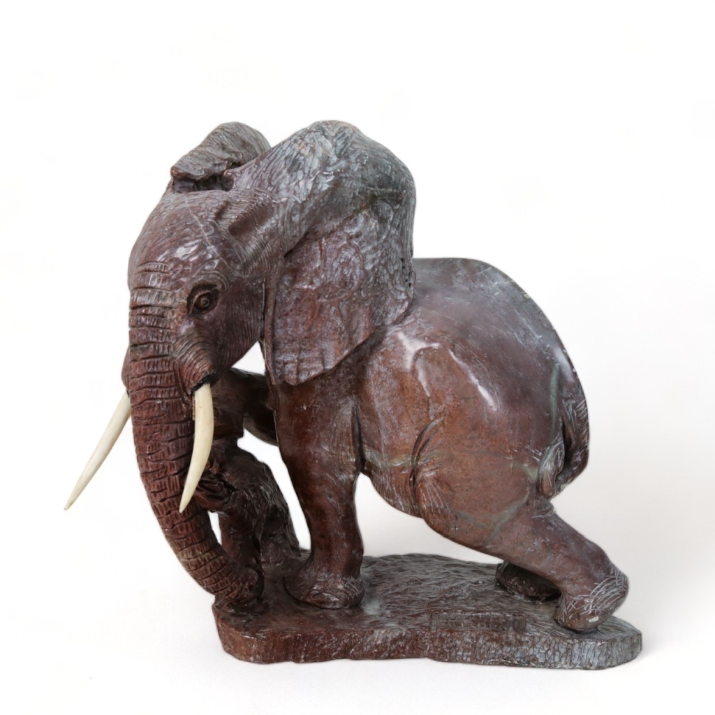 Artwork by Charles Muropa, CHARLES MUROPA, ELEFANTE EM PEDRA, Made of Escultura em pedra