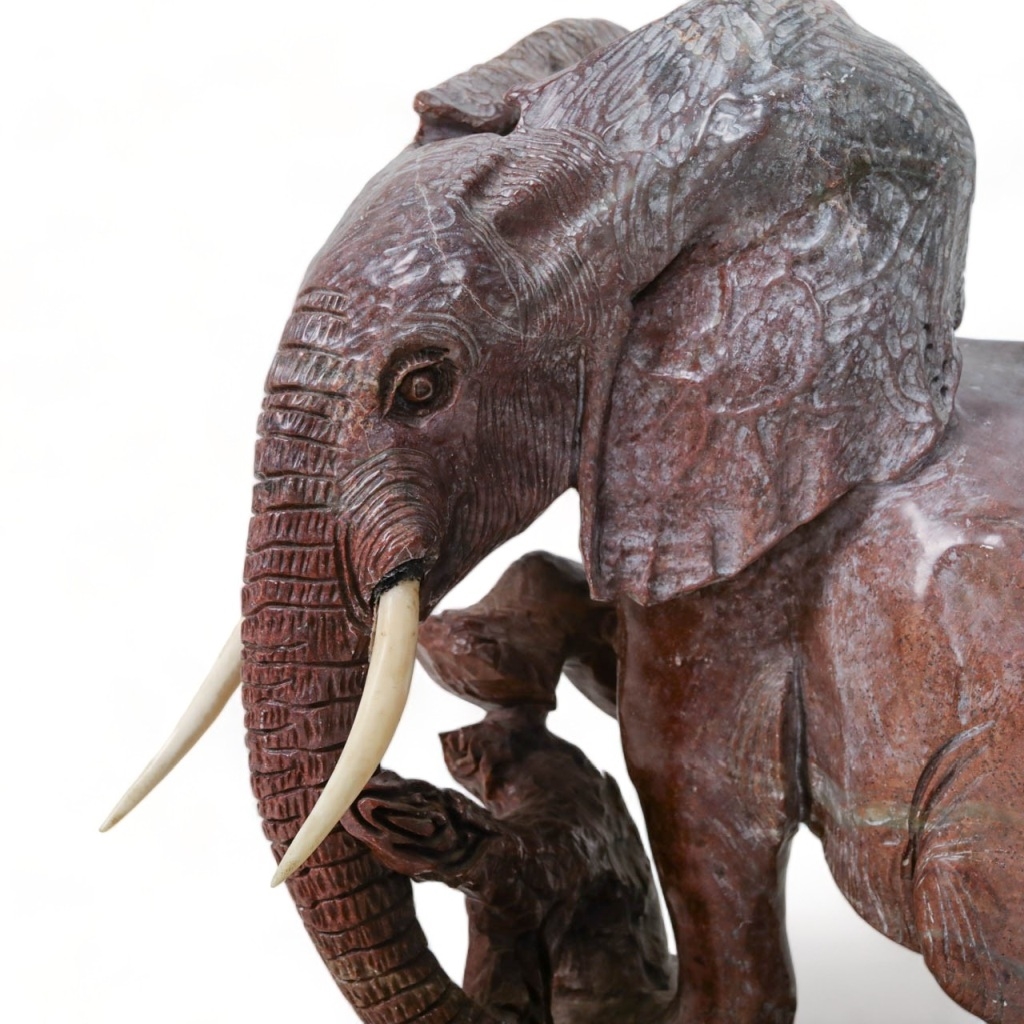 Artwork by Charles Muropa, CHARLES MUROPA, ELEFANTE EM PEDRA, Made of Escultura em pedra