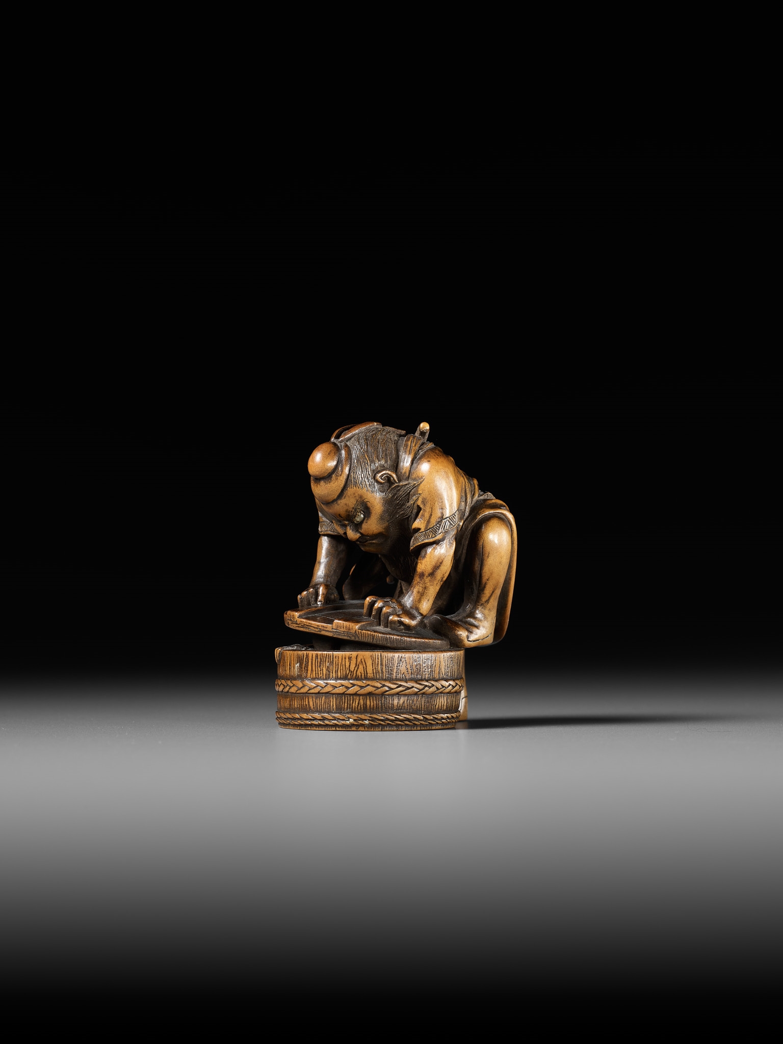 Artwork by Hokyudo Itsumin, HOKYUDO ITSUMIN: A FINE NETSUKE-OKIMONO OF SHOKI AND ONI, Made of translucent horn