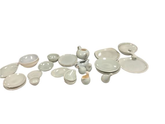 Eva Zeisel Town and Country Red Wing Pottery Dinnerware *** No in House Shipping by Eva Zeisel