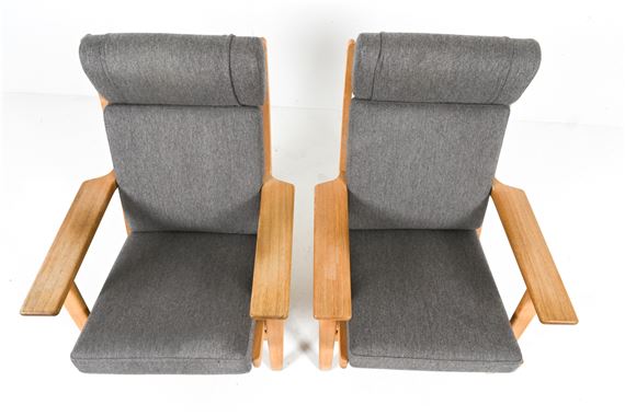 Hans J. Wegner | 2) HANS WEGNER GETAMA GE-290A OAK ARMCHAIRS