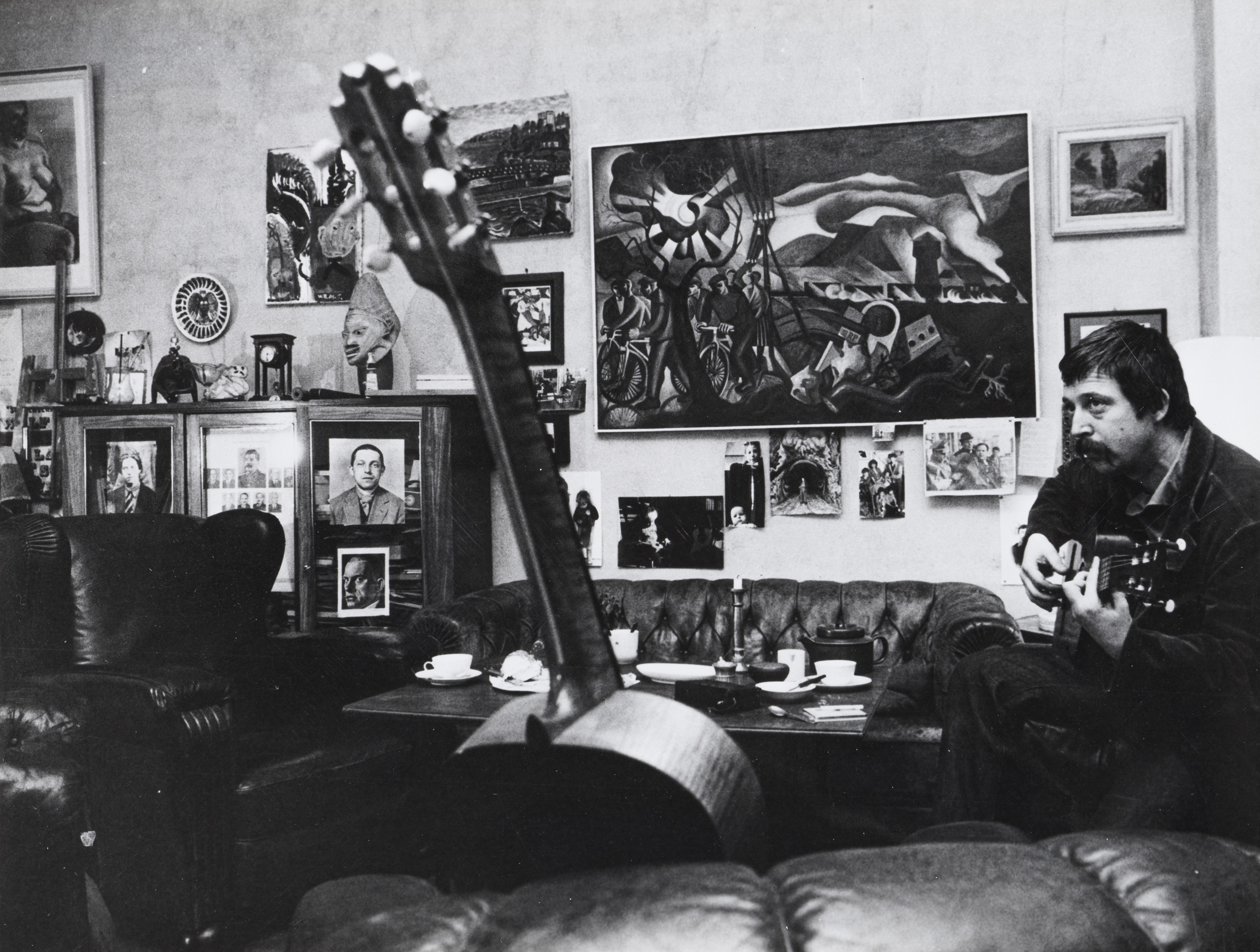 Artwork by Candid Lang, Wolf Biermann mit Gitarre, Made of Silver