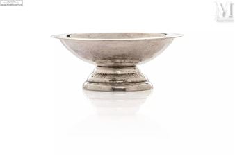 Coupelle en  martelé reposant - Adrien-Aurélien Hébrard