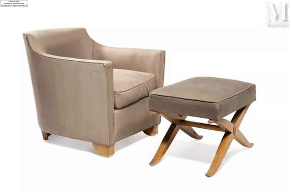 Bergère à dossier arrondi by André Domin