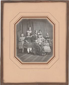 Studio portrait of a mother with her eight children, Hamburg - Carl Ferdinand Stelzner