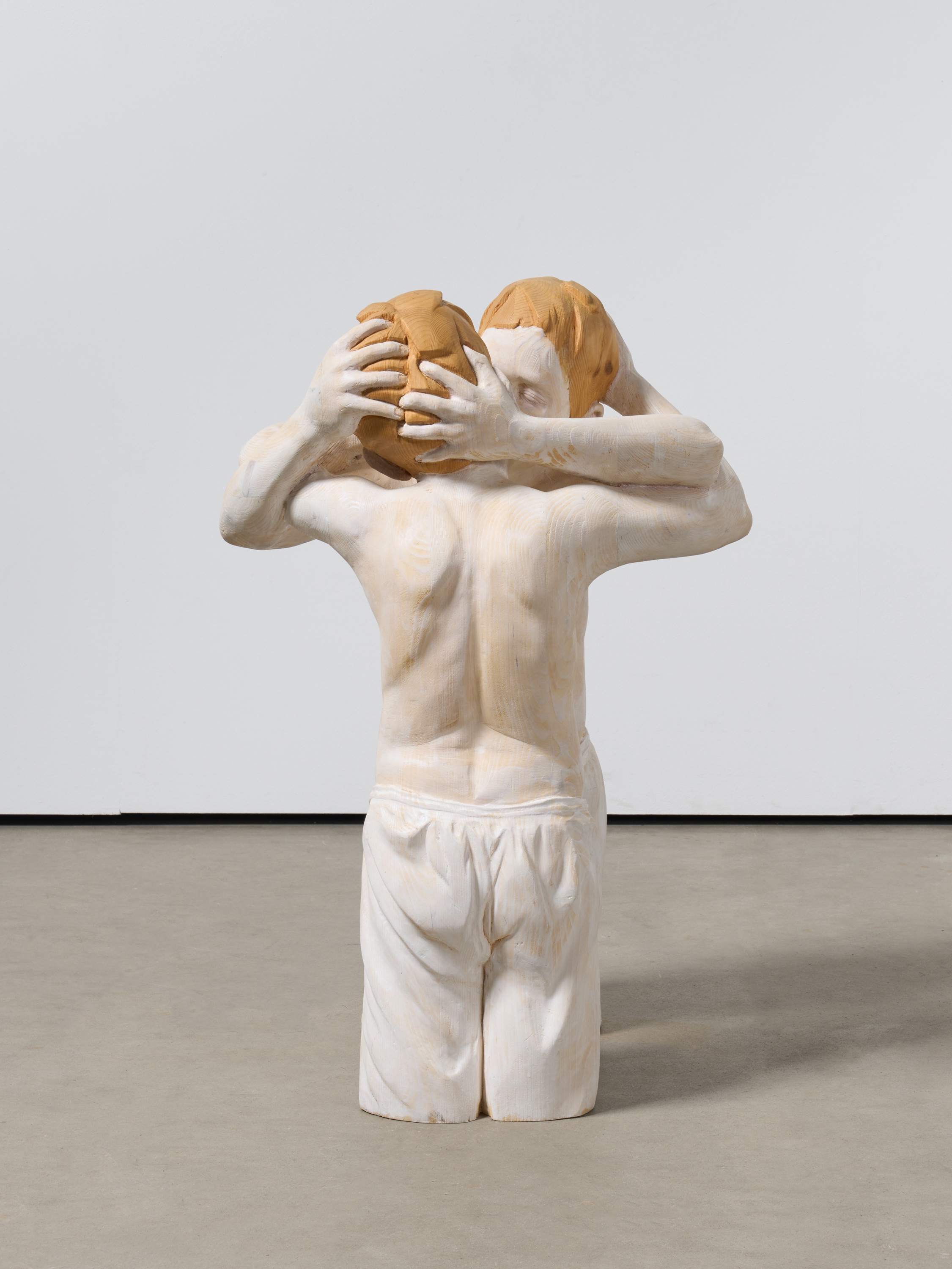 Artwork by Gregor Gaida, Kuss, Made of Wood, polychromed