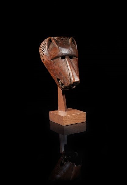 American School, 20th Century | Masque représentant un chien ou un loup ...