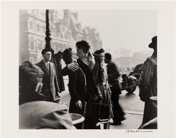 Le baiser de l'Hôtel de Ville by Robert Doisneau, 1950