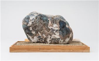 A hand painted stone by Cynthia Wu (Mai), - Cynthia Wu