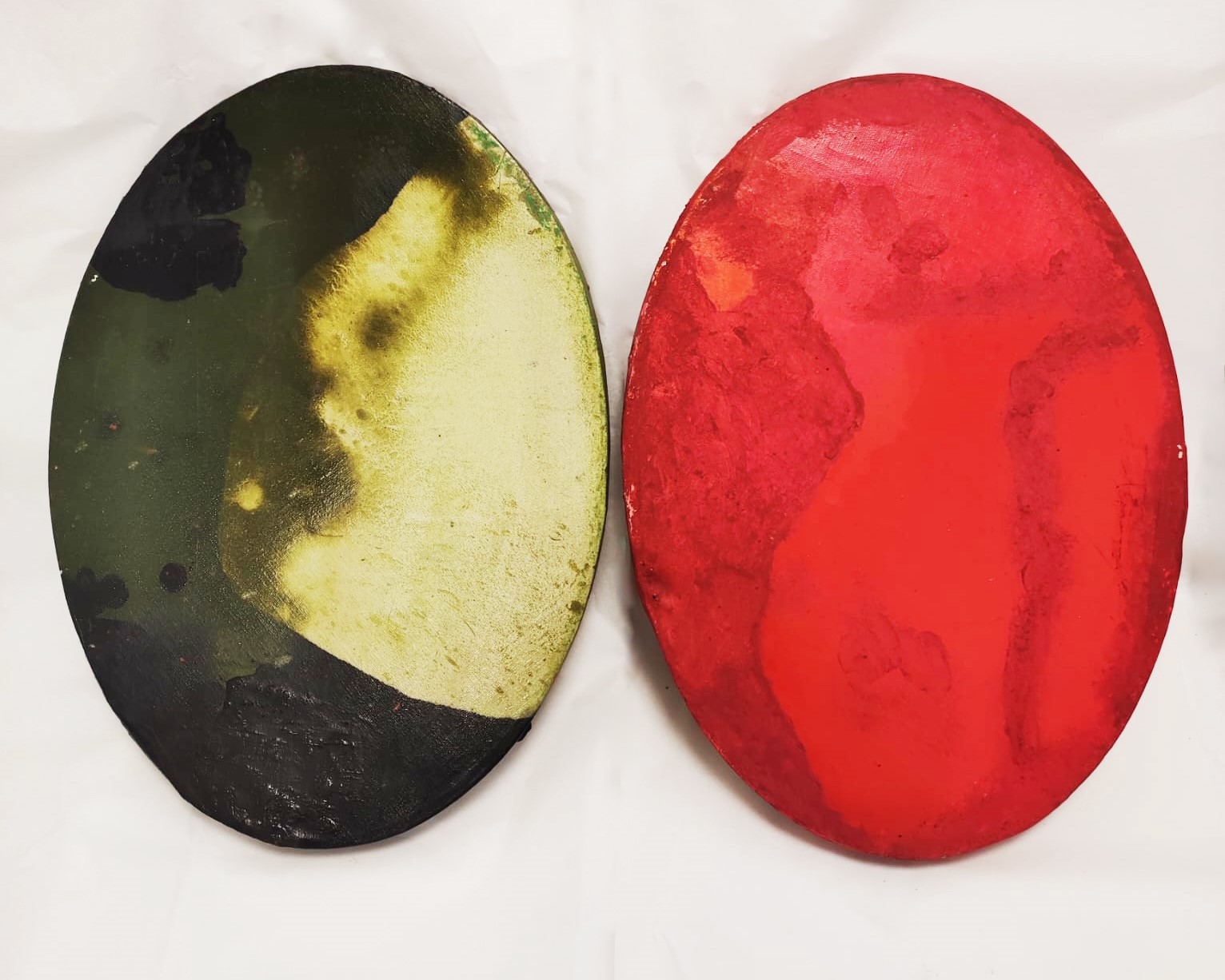 Artwork by Andrei Volkov, Single lot composed by n. 2 artworks, 2016, Made of green oval, Acrylic on canvas