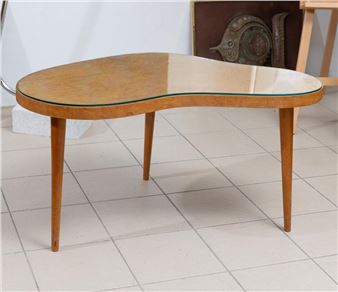Very rare Paul Kafka kidney shaped coffee table made from Birdseye maple veneer and cigar shaped splayed legs. 53 x 1.04 x 60 - Paul Kafka