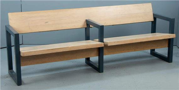 Kerkbank voor de Hoeksteenkerk te Uithoorn