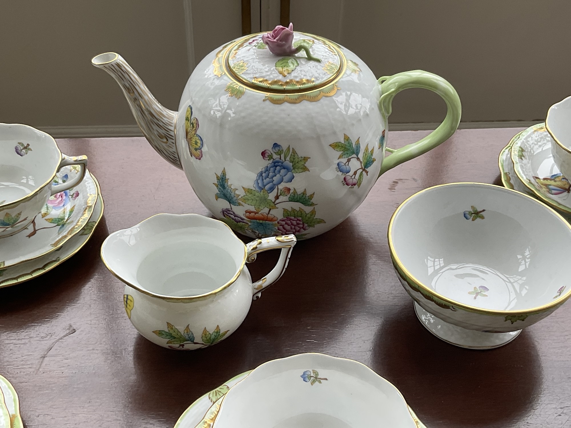Queen Victoria | Herend Queen Victoria pattern teaset, for fourteen ...