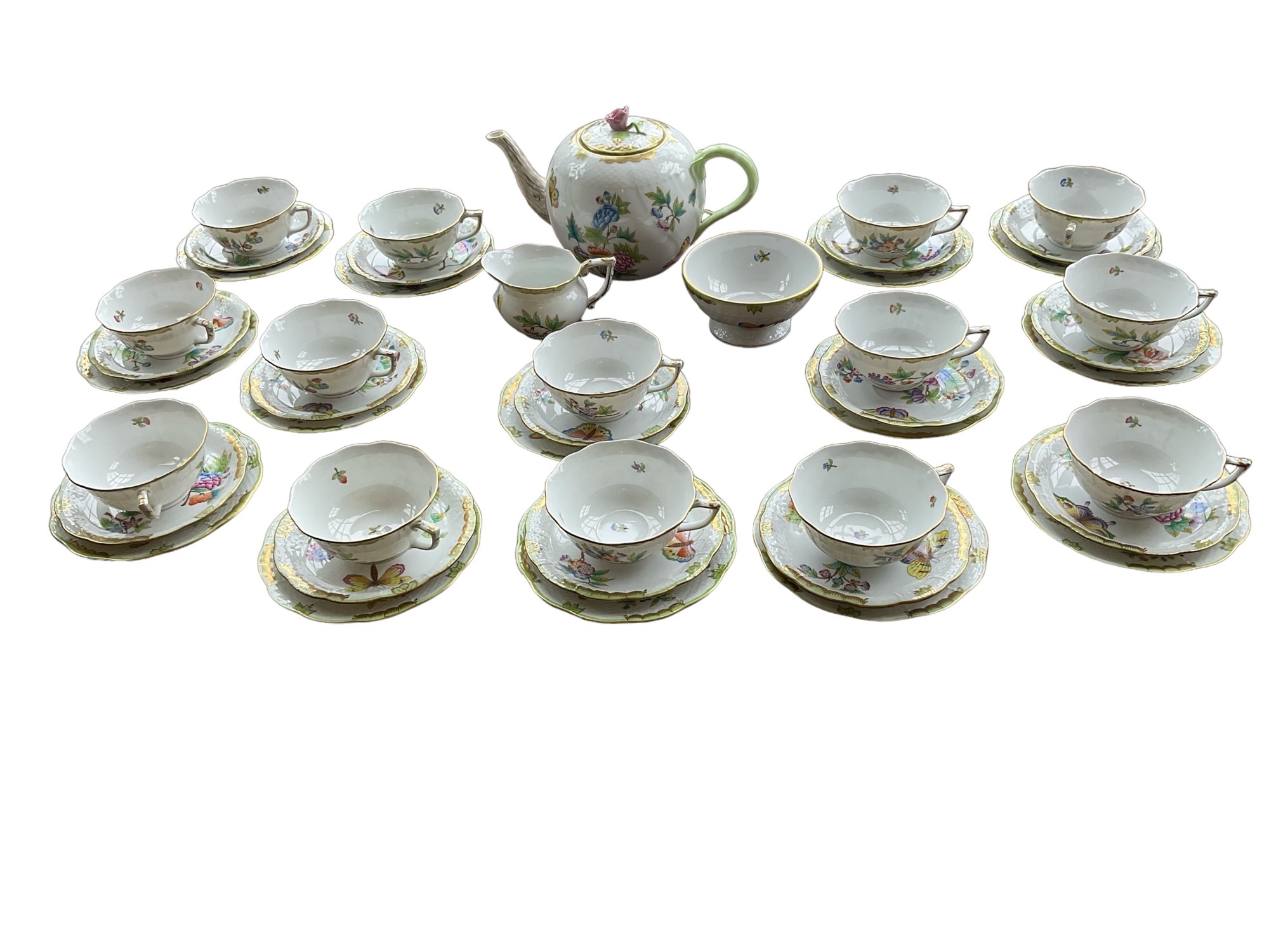 Queen Victoria | Herend Queen Victoria pattern teaset, for fourteen ...