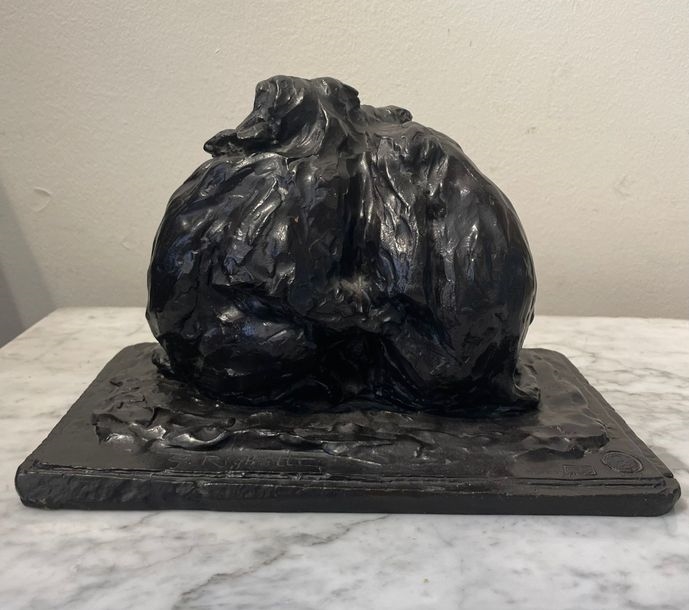 Guido Righetti | Two embracing baboons (2001) | MutualArt