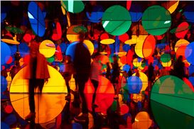 SFMOMA Acquires Yayoi Kusama ‘Infinity Mirror Room’ Featured at David Zwirner