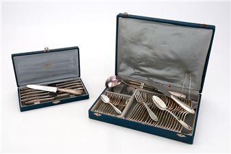 RAVINET D'ENFERT - Art deco silver household set (Minerve hallmark and R. D master goldsmith hallmark with clover leaf) including 12 place settings - Ravinet d'Enfert