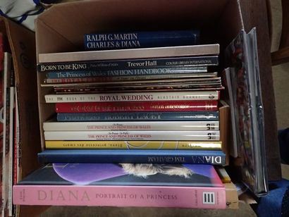 LIVRES] Lot de livres et revues sur la Princesse - Sarah Sole  Ferguson