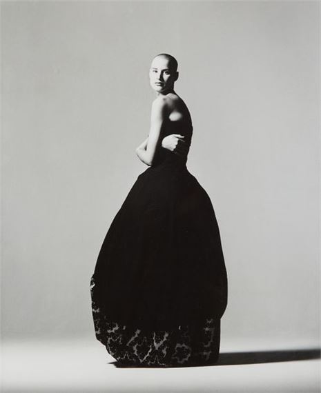 Untitled, mode, une femme de pied by Marc Hispard, circa 1990