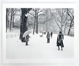 CONTEMP. PHOTOGRAPH FIGURES IN CENTRAL PARK - Ana Kim