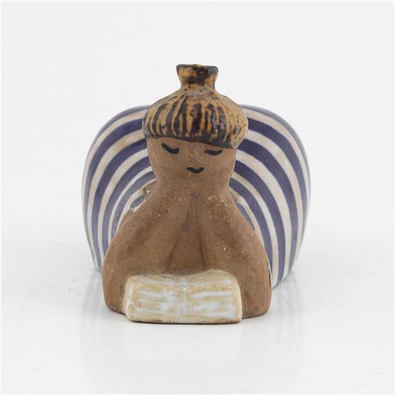 置物 ABC flikor  Beata  by Lisa Larson Lisa Larson, a 'Beata' stoneware figurine, from the series