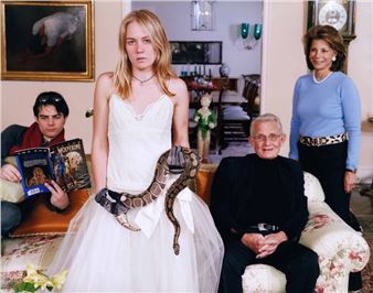 Tina Barney: Family Ties - Jeu de Paume, Paris