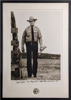 Texas Ranger Joaquin Jackson Signed Photo & Badge - Fugitive