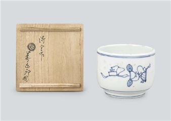 Blue and white porcelain charcoal container - Eiraku  Zengoro XIV