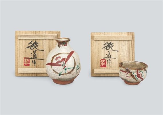 Sake decanter in overglaze enamel / Sake cup in overglaze enamel