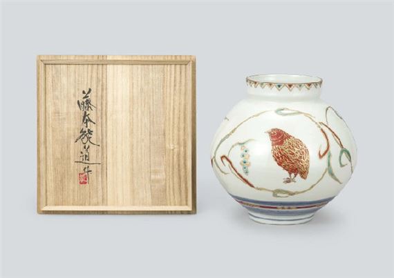 Jar with design of quail in overglaze enamel and gold by Yoshimichi Fujimoto