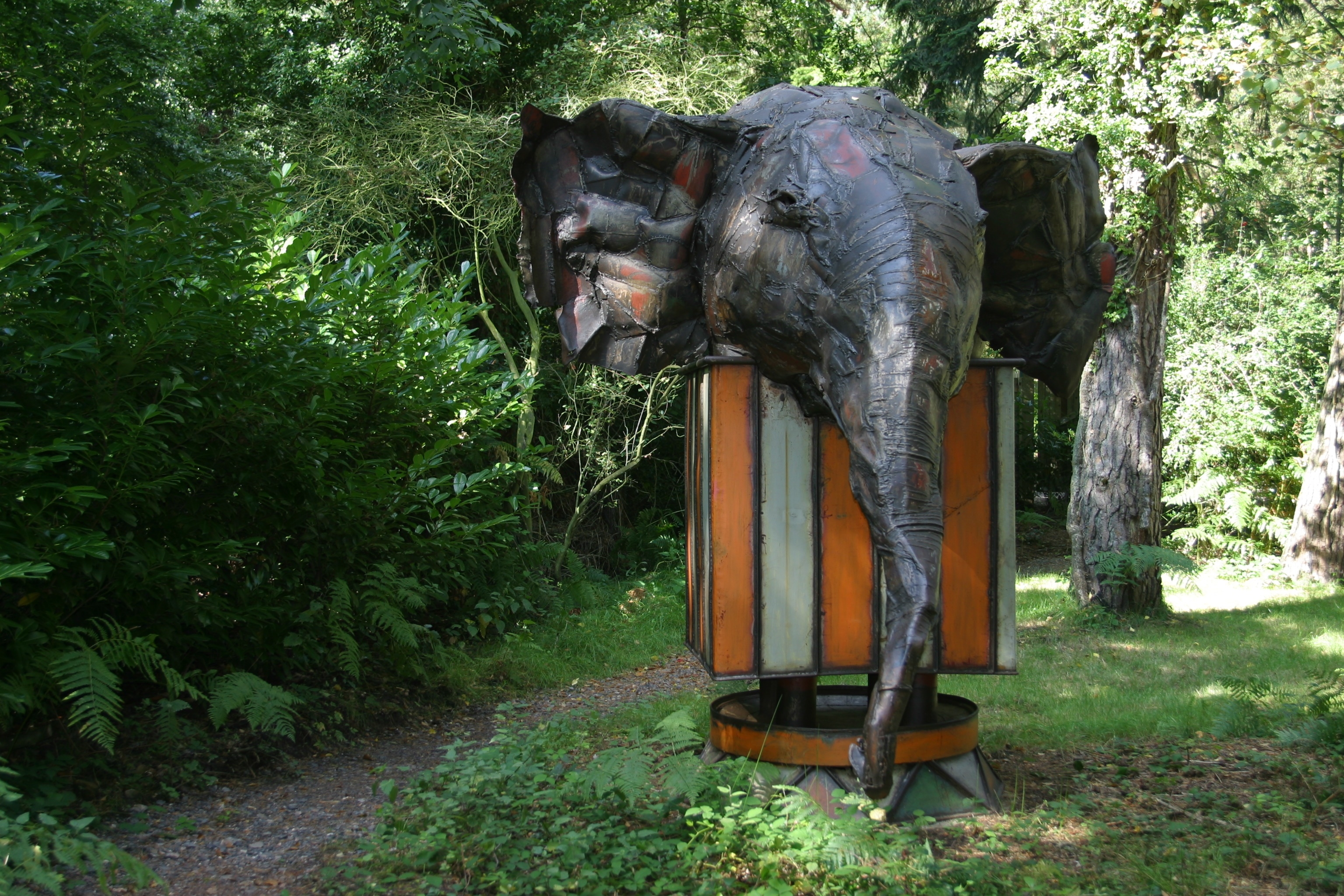 Artwork by Jim Unsworth, Another Surprise for Fabricius Luscinus
a  life-size elephant head
312cm high, Made of steel