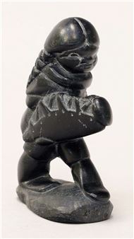 A black stone carving of a Mother Carrying Infant in Cradleboard, signed in syllabics and dated 1981 - Lizzie Sheeg