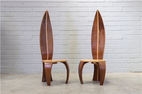 a pair of walnut and maple throne chairs each with an inlaid leaf-shaped back over an hexagonal-shaped seat and swept front supports - Andrew Varah
