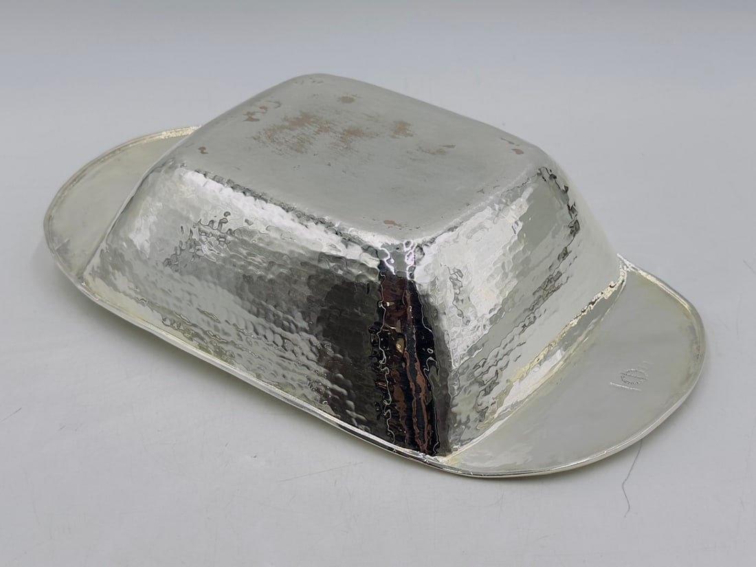 Artwork by Los Castillo, Wolmar Castillo, Silver Serving Bowl with a Hardstone Alligator Sculpture by Wolmar Castillo/Los Castillo, Signed, Made of Vintage silver and hardstone