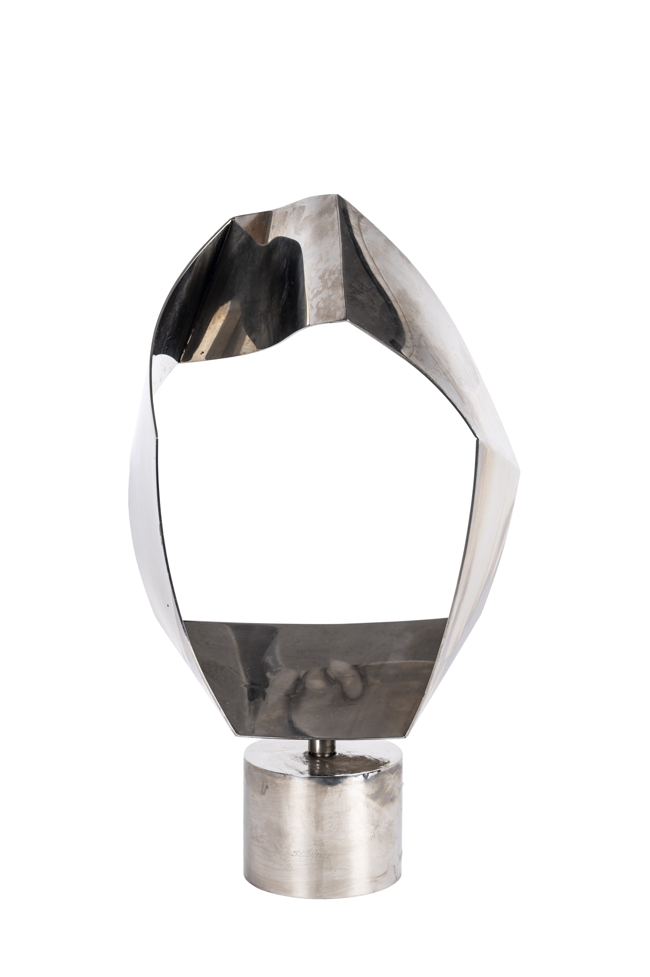 Artwork by Enrique Salamanca, Tiangulation, Made of stainless steel