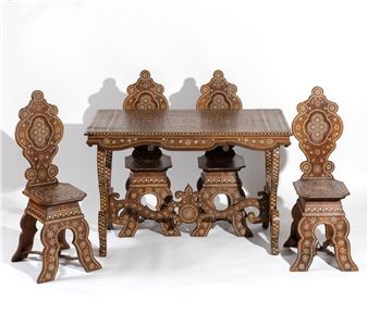 Tavolo da pranzo e quattro sedie - Carlo Bugatti