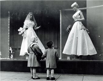 Draw into the Light: The Best of This Week’s Exhibitions