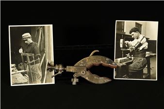 Very rare First Prosthetic Hand in steel Patented by Louis Lumière (Besançon - Louis Lumière