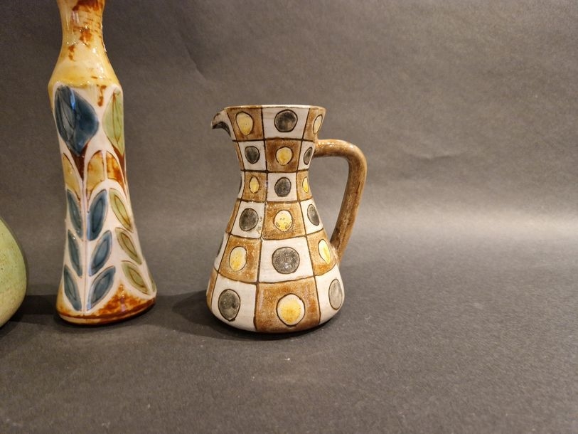 Artwork by Jean-Claude Malarmey, Set of five pieces: Pichet - Boîte - Pique-fleurs - Vase - Coupe Vallauris, Made of clay