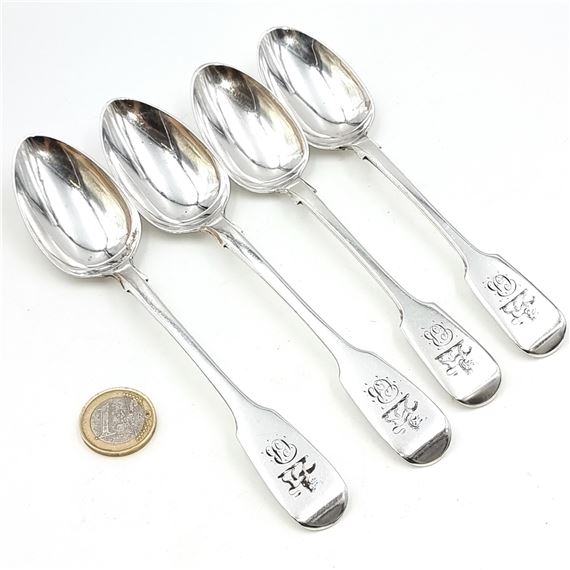 A collection of four's antique Irish  fiddle pattern desert spoons. Each is set with pretty etched finials depicting a roaring lion, nice clean examples. All hallmarked Dublin by John Smyth, 1860