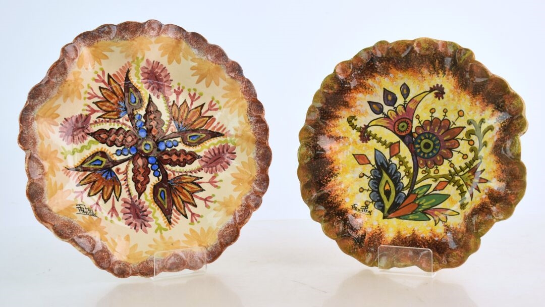 Paul Fouillen | Deux assiettes à bord ourlé en faïence émaillée | MutualArt