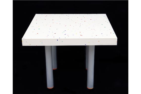 Dans le goût de MEMPHIS Milano Table à jeu - Memphis Group‏