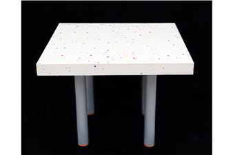 Dans le goût de MEMPHIS Milano Table à jeu - Memphis Group‏