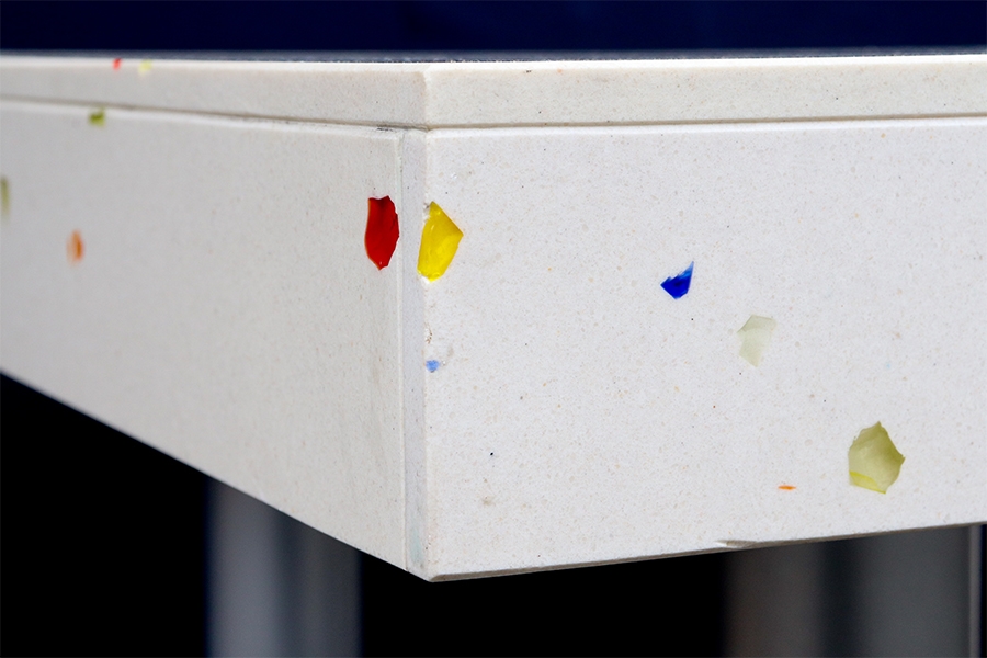 Artwork by Memphis Group‏, Dans le goût de MEMPHIS Milano Table à jeu