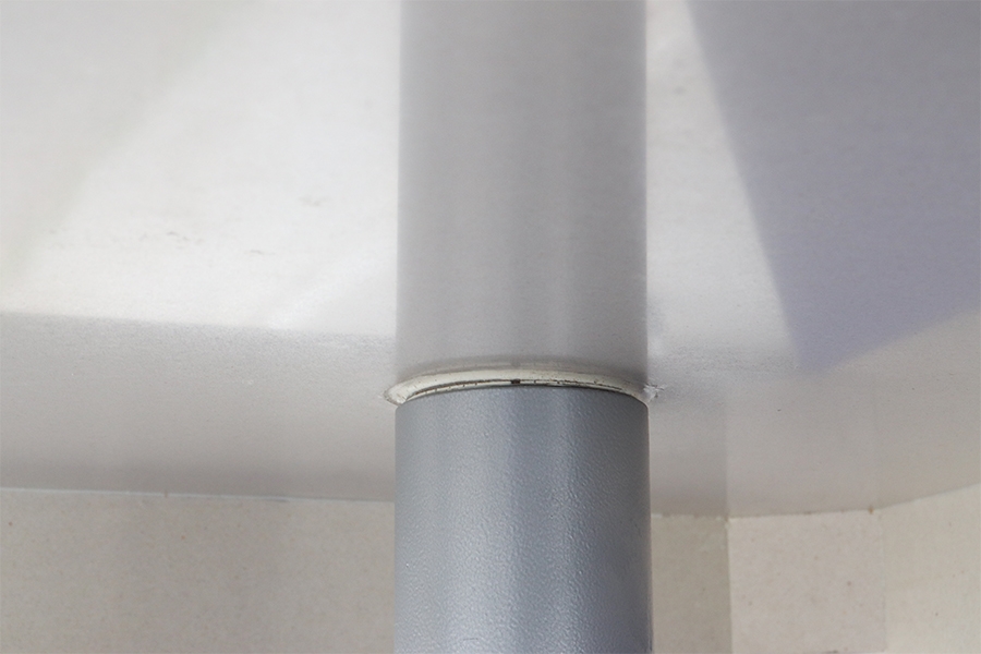 Artwork by Memphis Group‏, Dans le goût de MEMPHIS Milano Table à jeu