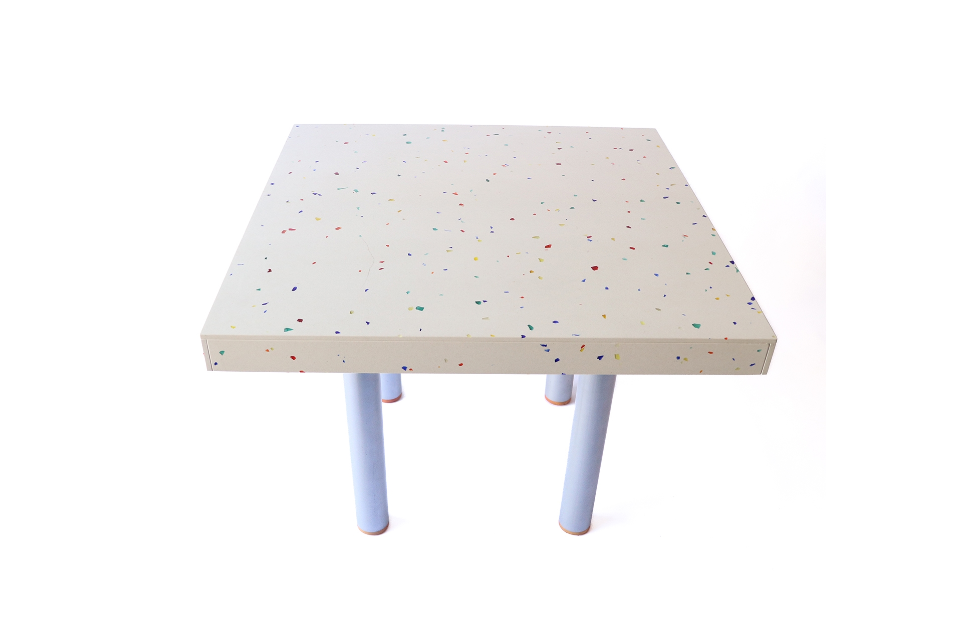 Artwork by Memphis Group‏, Dans le goût de MEMPHIS Milano Table à jeu