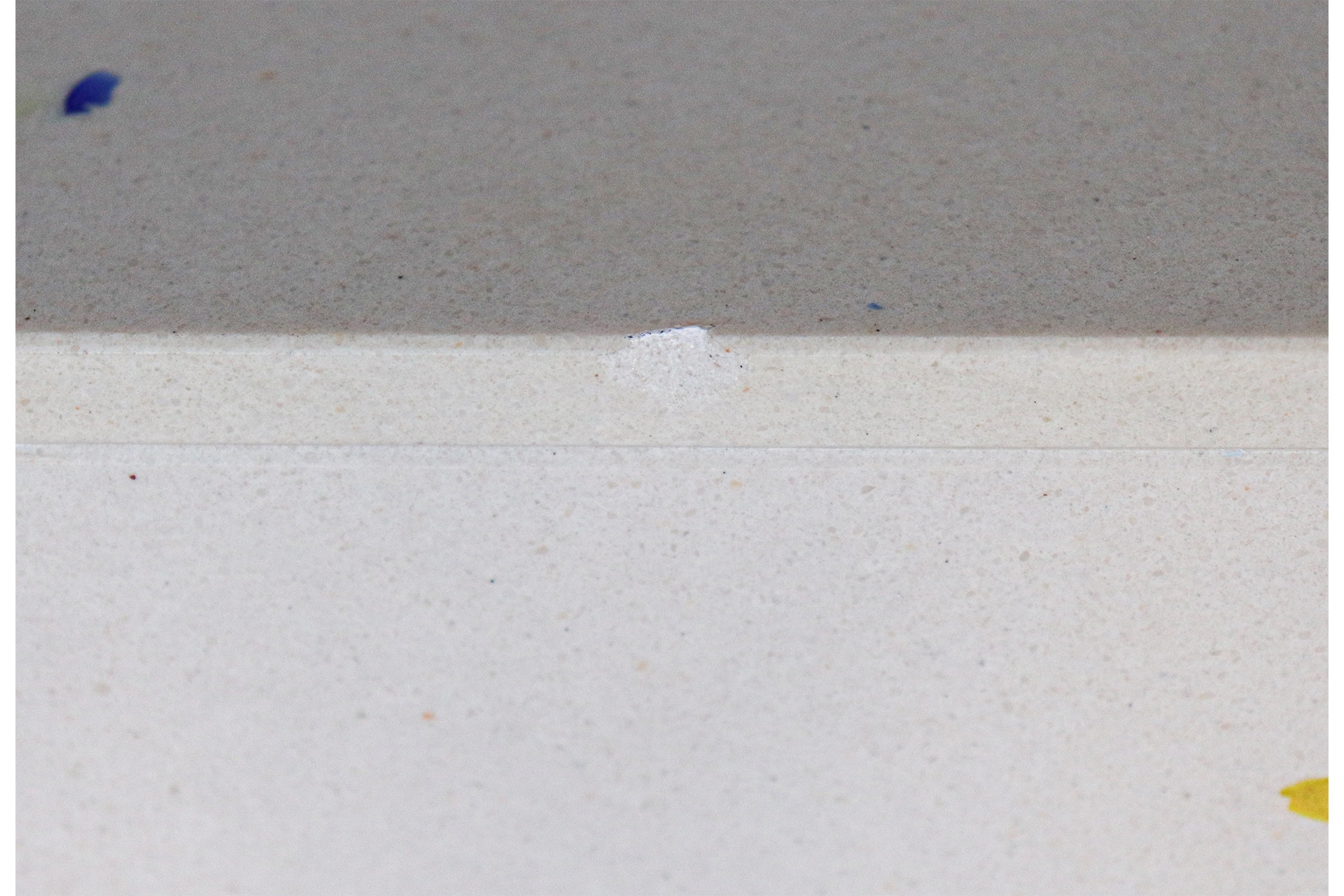 Artwork by Memphis Group‏, Dans le goût de MEMPHIS Milano Table à jeu