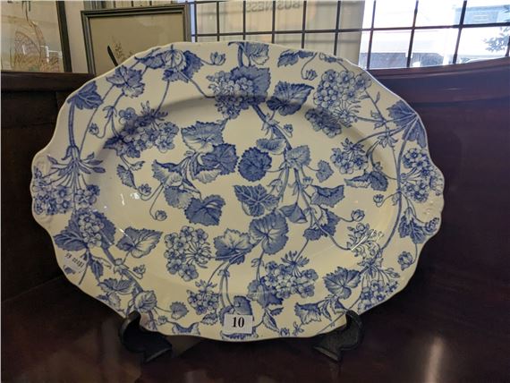 Alfred Meakin | ALFRED MEAKIN FLORETTE PATTERN SERVING PLATE | MutualArt