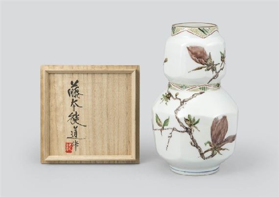 Gourd shaped vase with design of magnolia by Yoshimichi Fujimoto