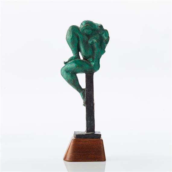 Sittande kvinnofigur på piedestal - Thomas Almberg